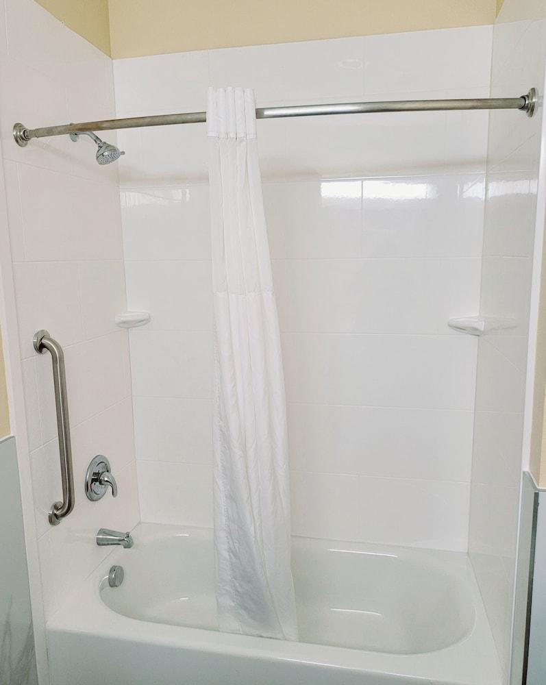 Captain's Quarters Inn photo 27