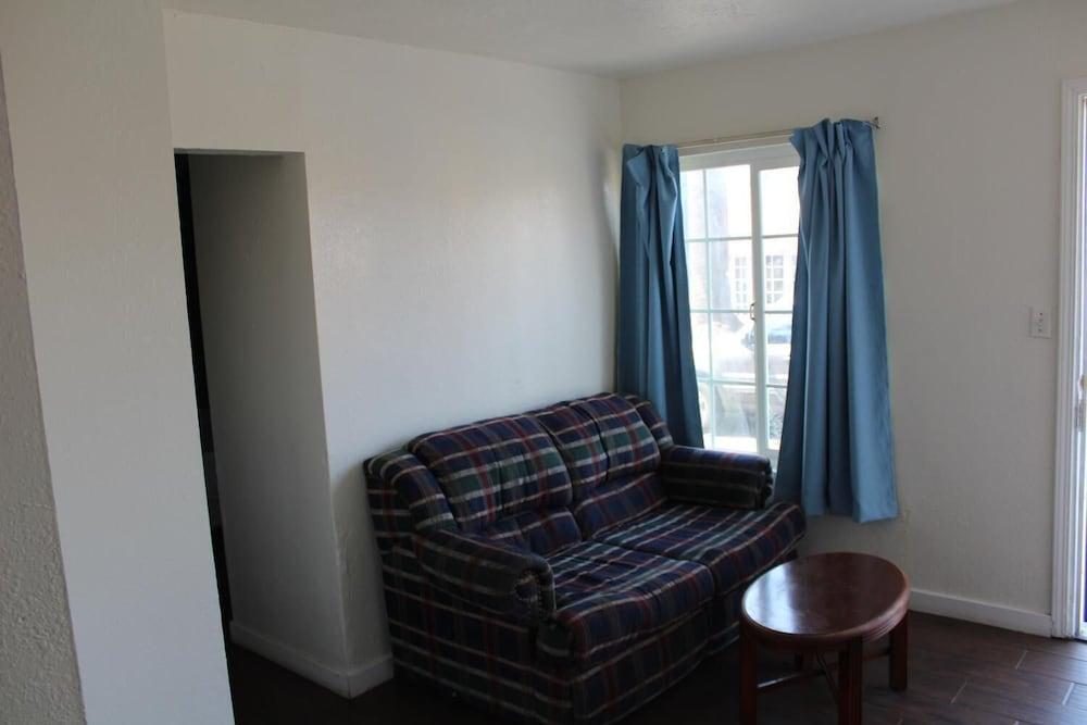 Oceanside Inn and Suites photo 29