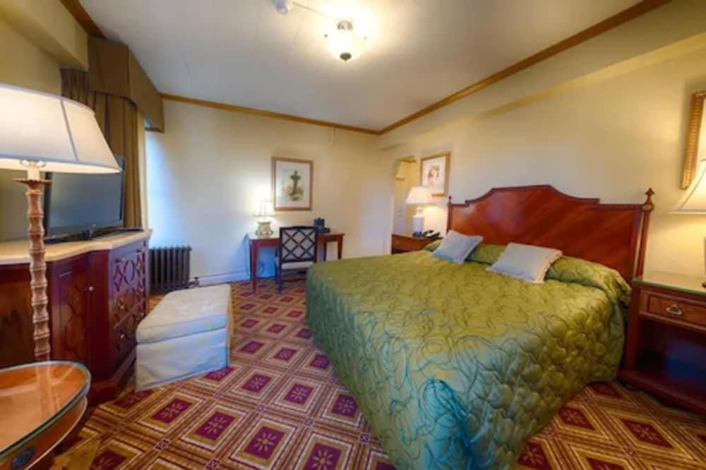 Embassy Hotel photo 28