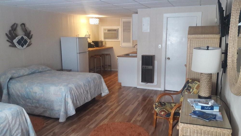 Vineyard Harbor Motel - Private Beach photo 63
