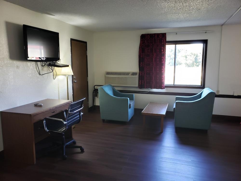 Americas Best Value Inn & Suites Harrisonville photo 67