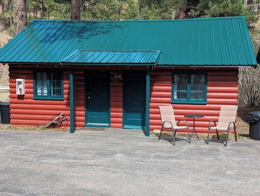 Ponderosa Pines Inn and Cabins photo 66