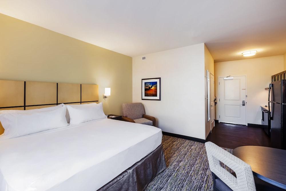 Candlewood Suites Lenexa - Overland Park Area by IHG photo 6