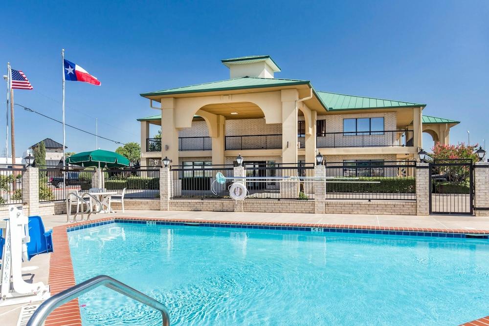 Quality Inn & Suites Abilene North photo 21