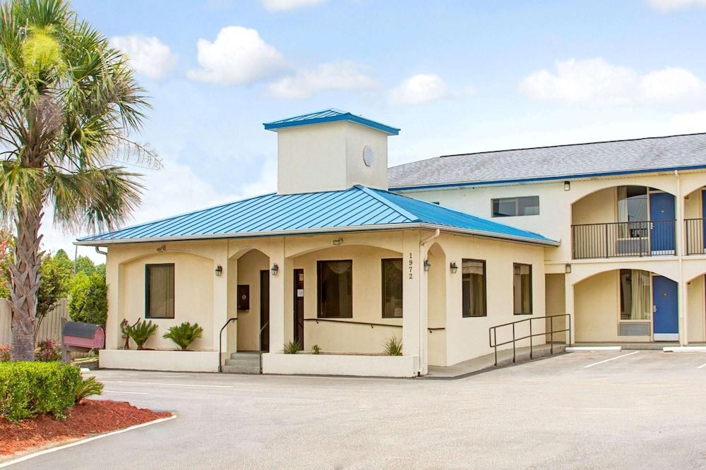 Super 8 by Wyndham Walterboro photo 22