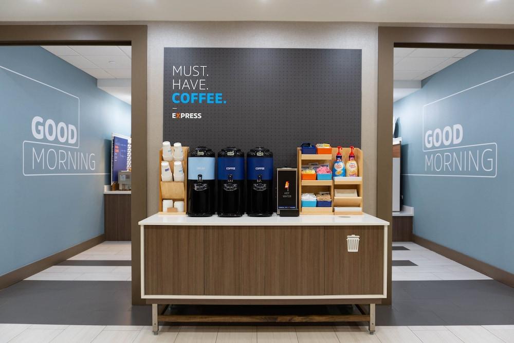 Holiday Inn Express & Suites Los Angeles Downtown West by IHG photo 29