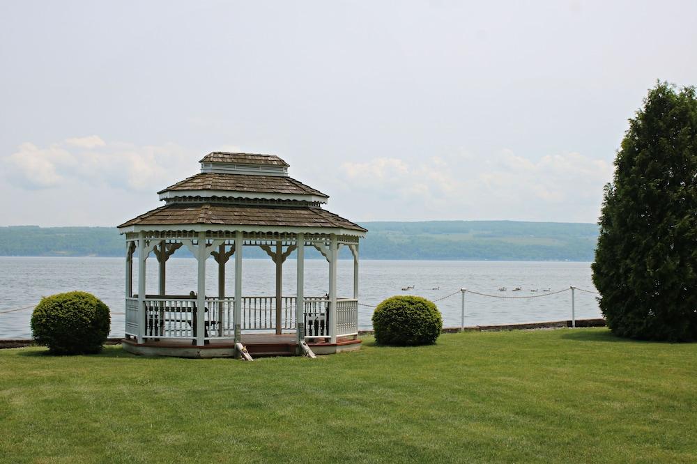 Plum Point Lodge photo 26