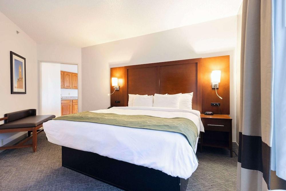 Comfort Suites Springfield I-70 photo 49