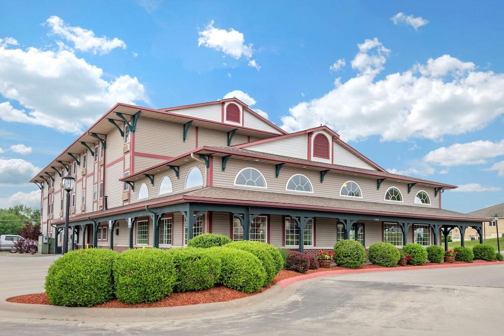 Comfort Inn Warrensburg Station photo 61
