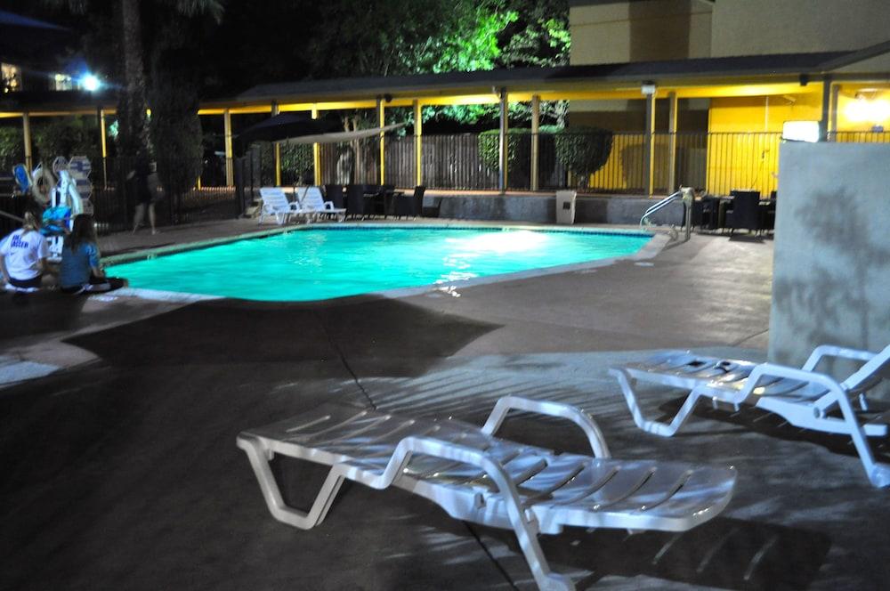 Prodigy Hotel, a Days Inn by Wyndham photo 36
