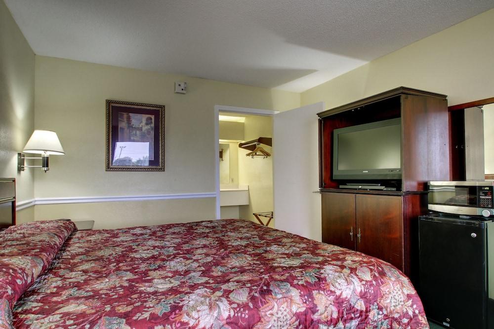 Key West Inn - Montgomery photo 12