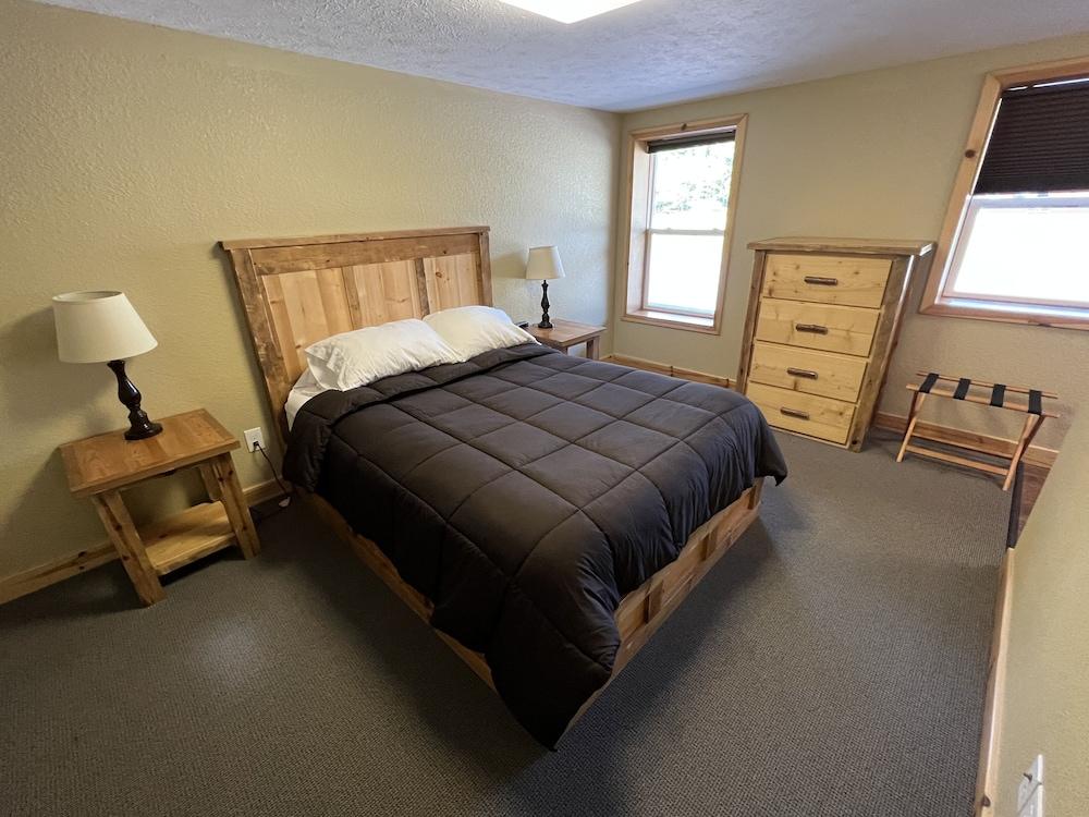 Tahquamenon Suites Lodging photo 11