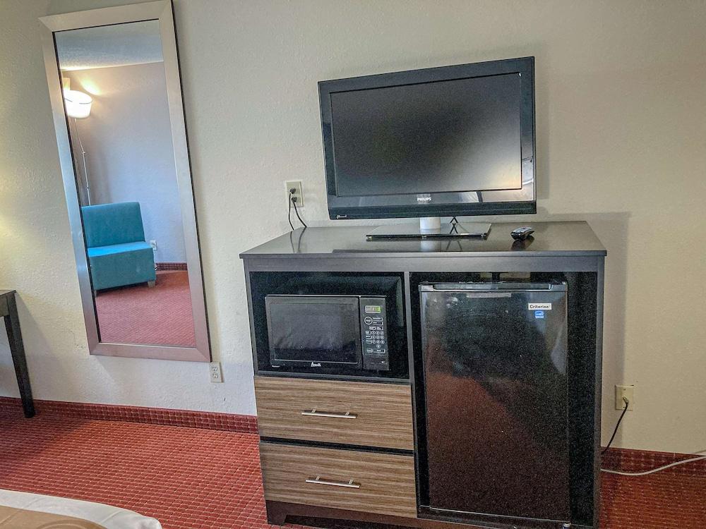 Motel 6 Elkhart, IN photo 14
