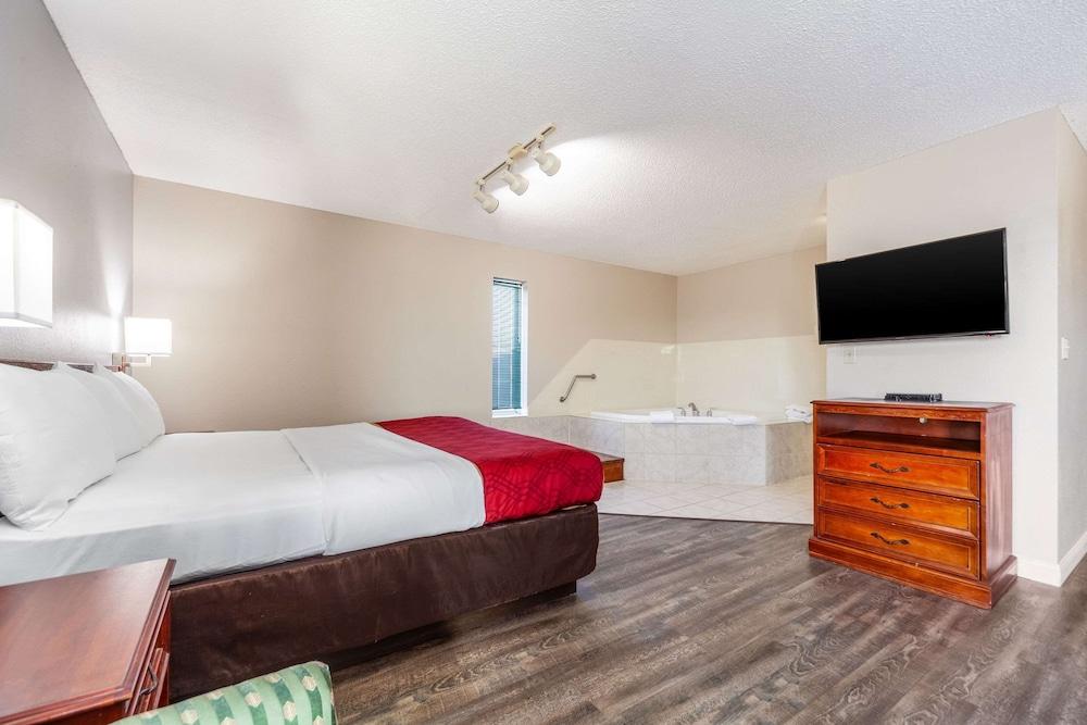 Econo Lodge Lincoln photo 43