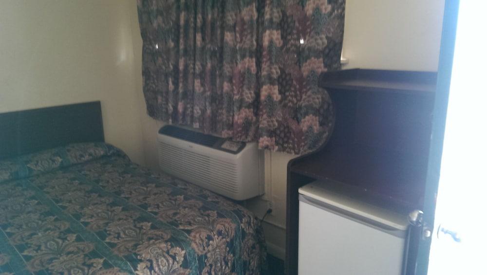 Deluxe Inn photo 7