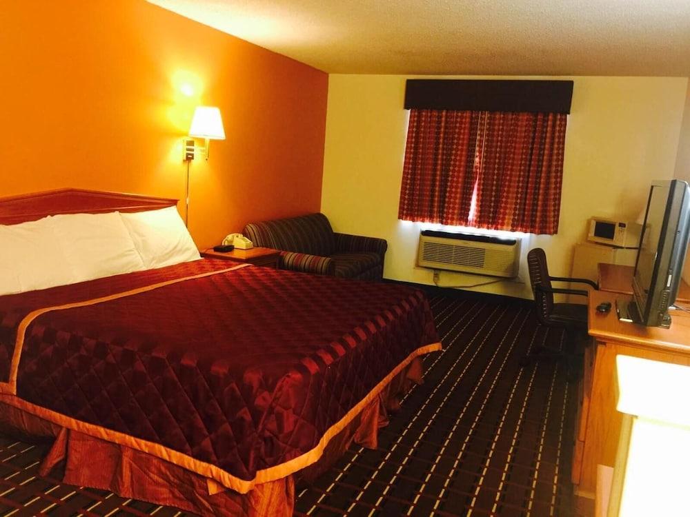 Texas Inn & Suites photo 13