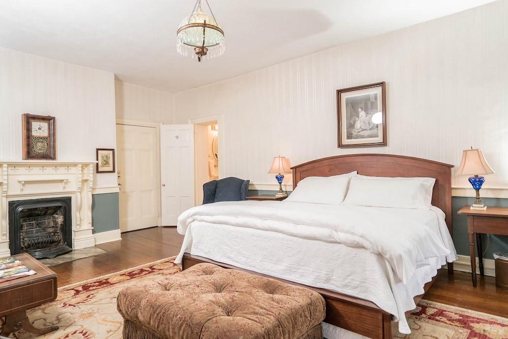 Historic General Lewis Inn photo 21