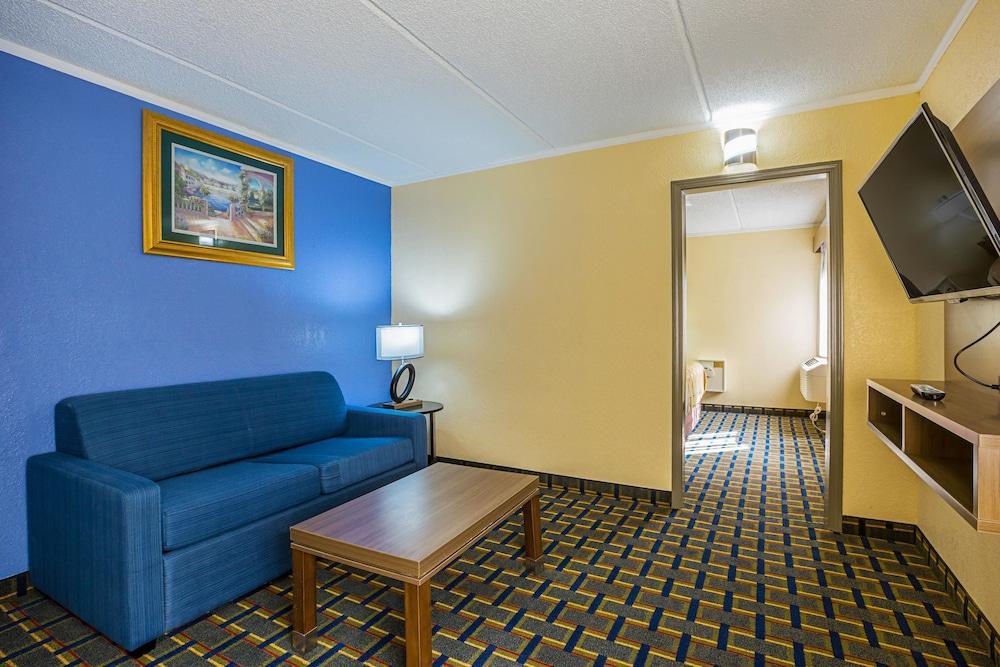 Quality Inn & Suites near Six Flags East photo 9
