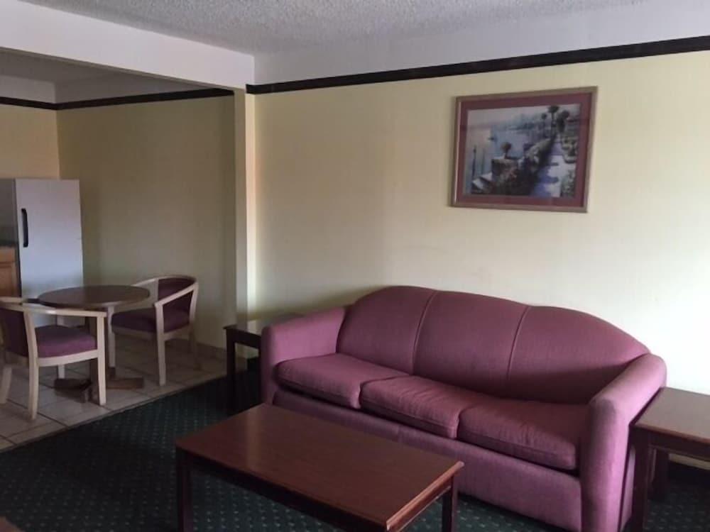 Tower Motel photo 18