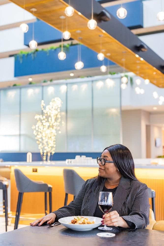 voco Chicago Downtown - Riverwalk by IHG photo 93