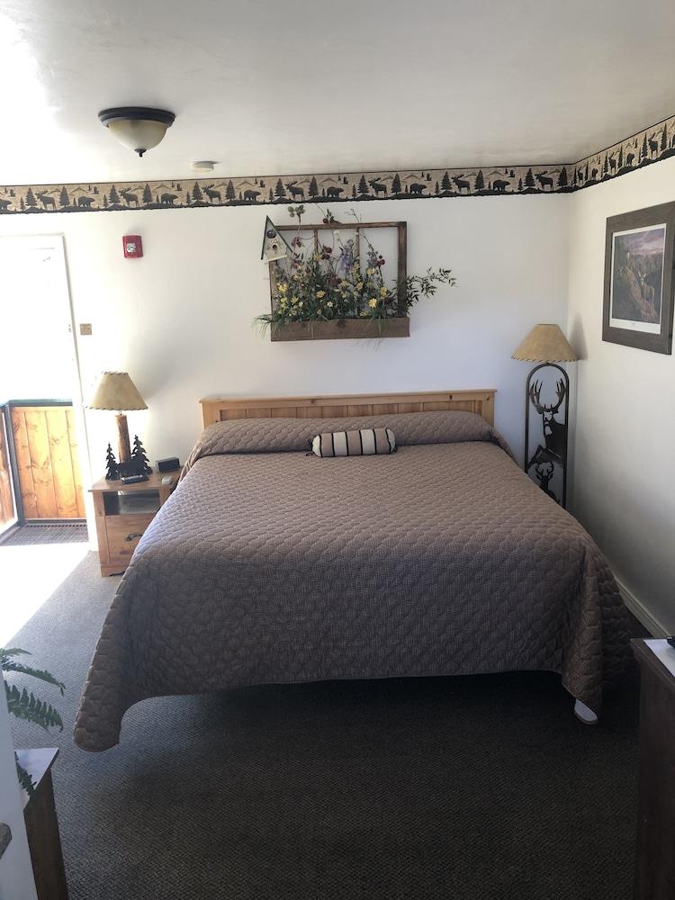 Rustic Inn Motel photo 31