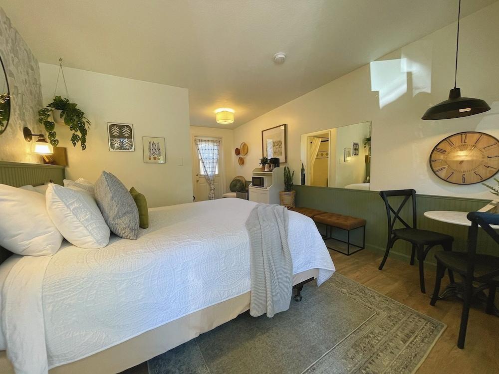 Emerald Valley Inn photo 39