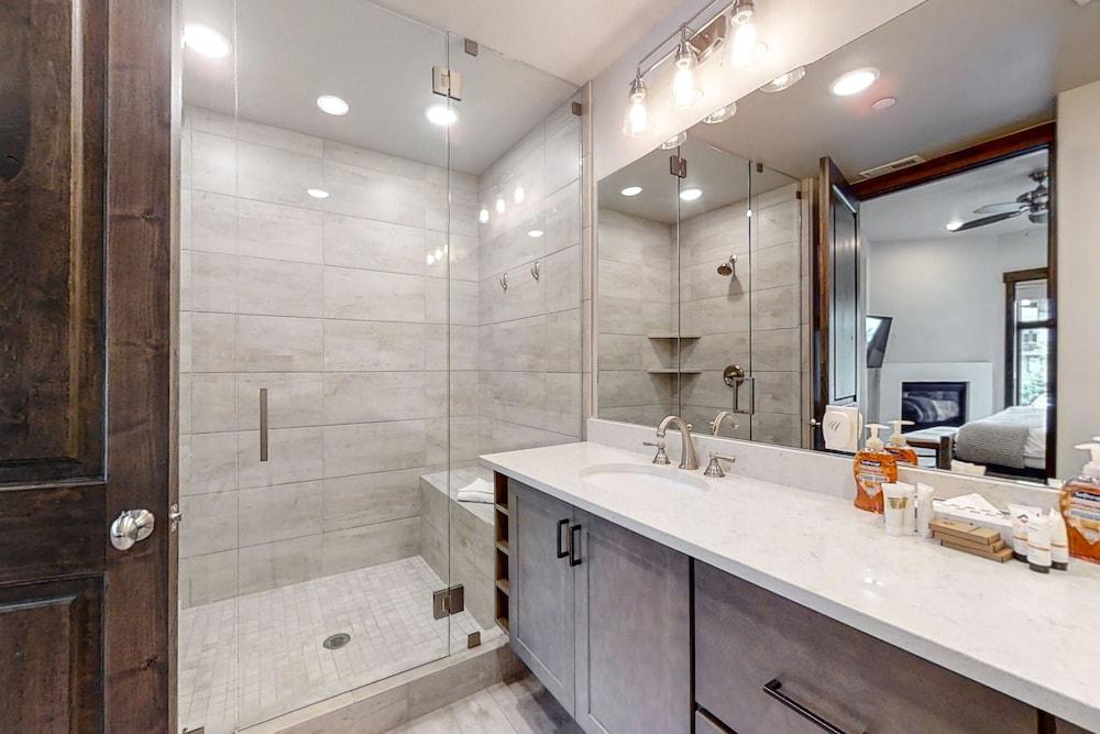 The Residences at Blackstone photo 14