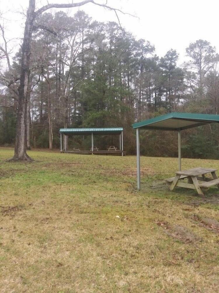 Whispering Creek Lodging & RV Resort photo 31