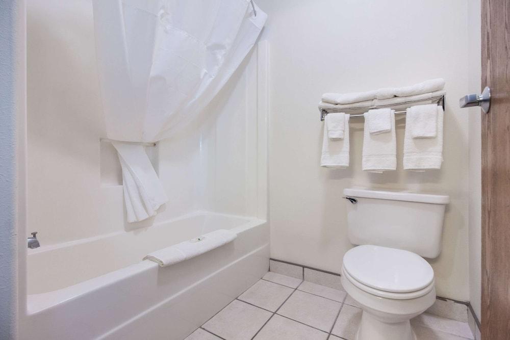 Quality Inn & Suites McCook photo 28