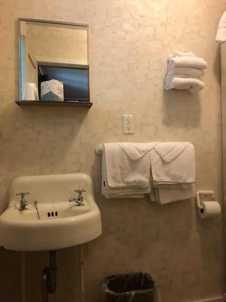 Catskill Motor Court Motel photo 15