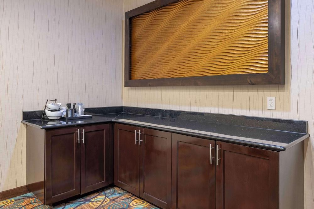 Best Western Plus Midland Suites photo 24
