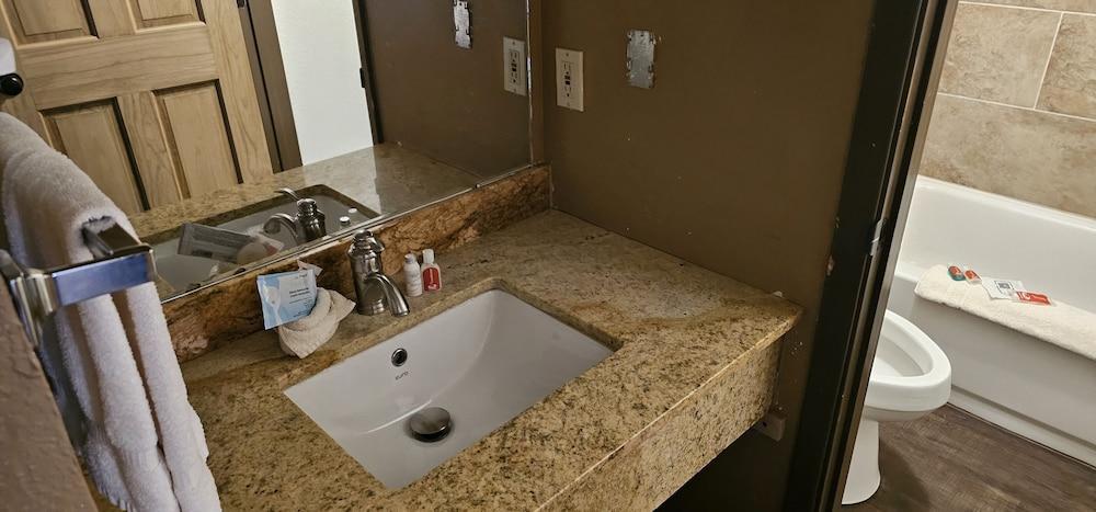 Econo Lodge Eagle Nest photo 59