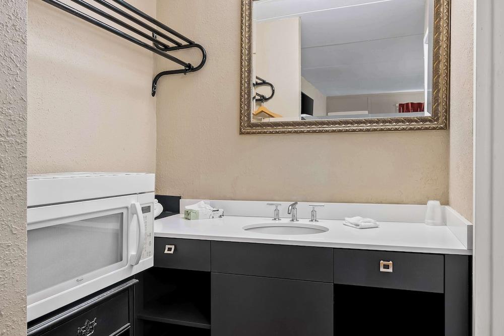 Americas Best Value Inn Danville photo 21