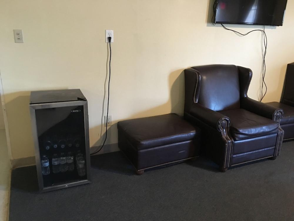 Reddy Inn and Suites photo 13