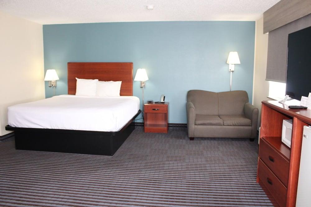 Reston Inn & Suites photo 11