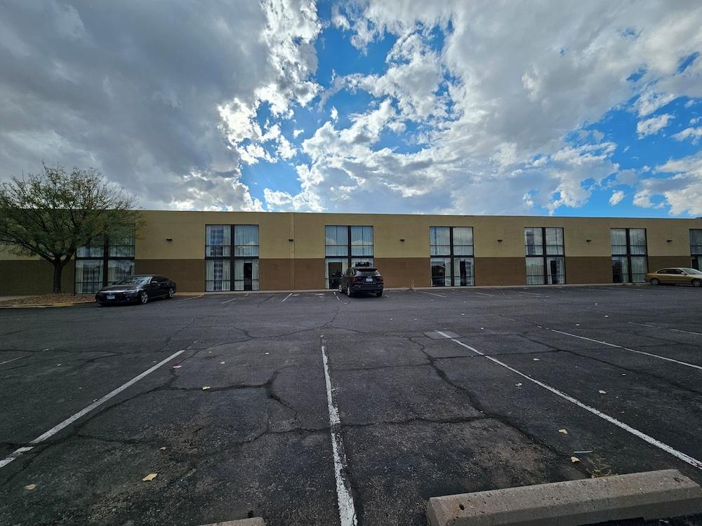 Clarion Inn & Suites Roswell photo 43