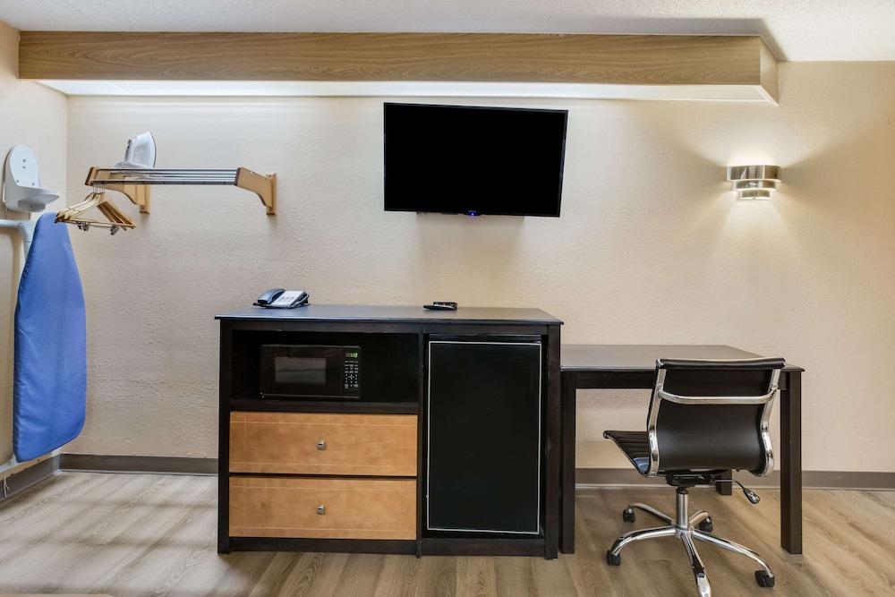 Quality Inn Lees Summit - Kansas City photo 22