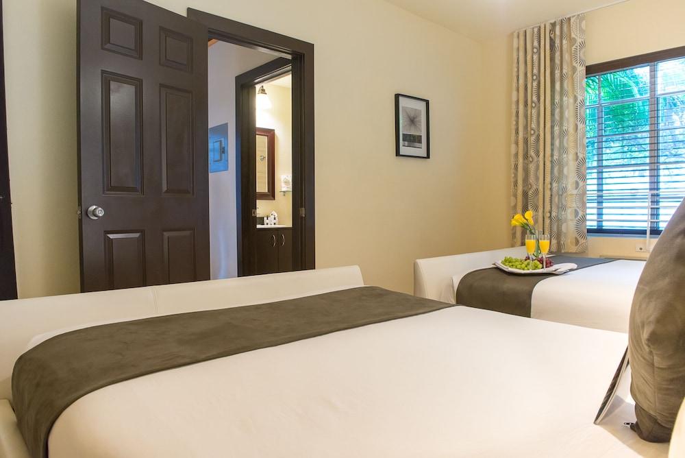 Tradewinds Apartment Hotel photo 12