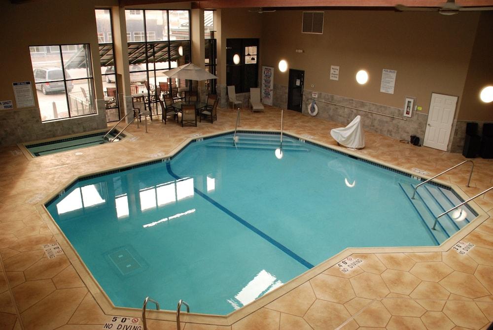 Express Suites Riverport Inn & Suites photo 53