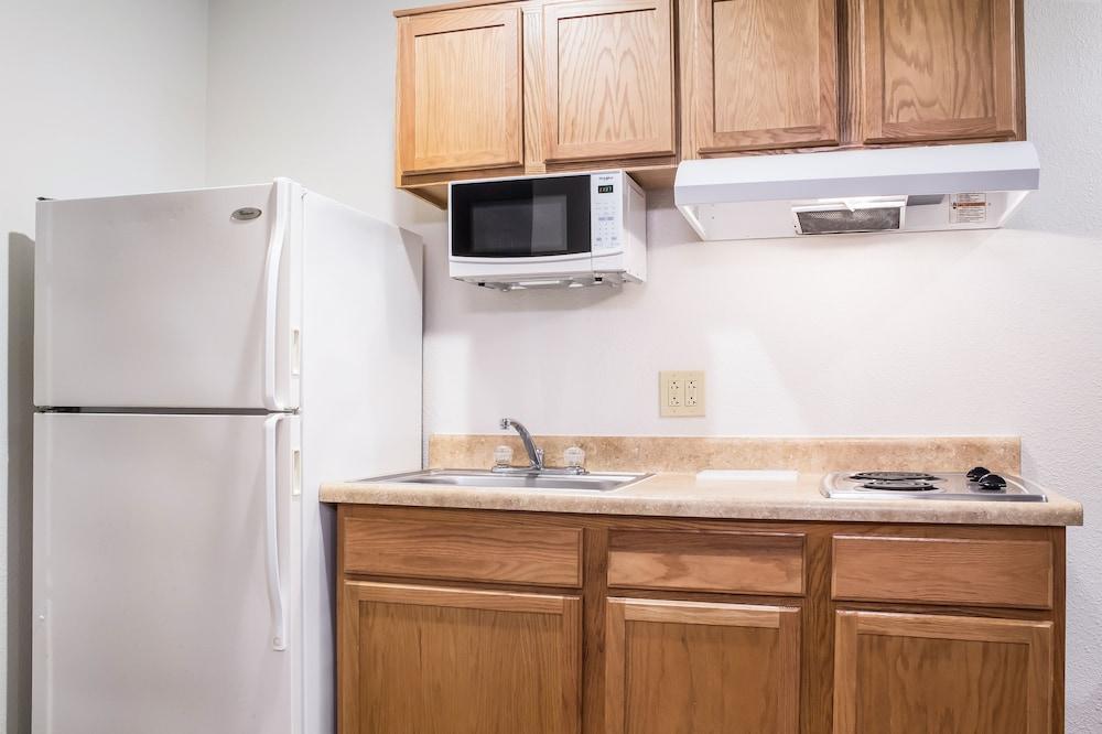 WoodSpring Suites Denton photo 24