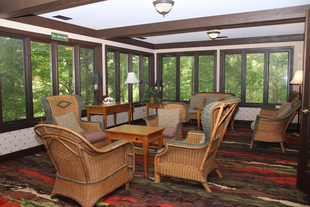 Spring House Inn photo 39