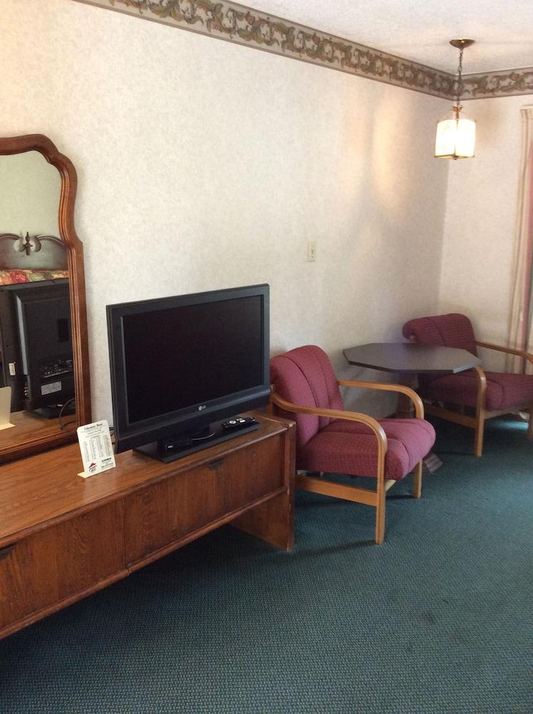 Tidewater Motel photo 11