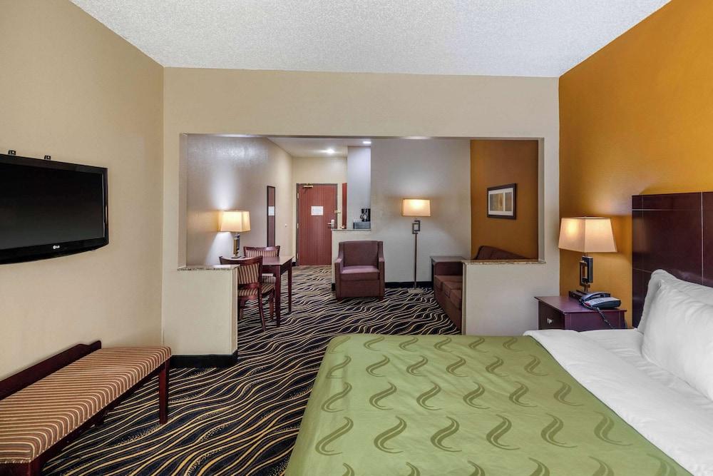 Quality Suites Addison - Dallas photo 5