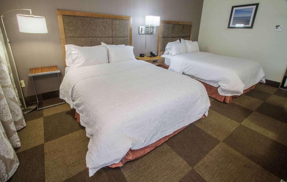 Hampton Inn South Haven photo 13