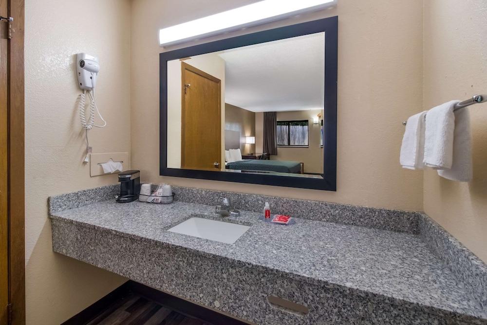 Econo Lodge Martin photo 4