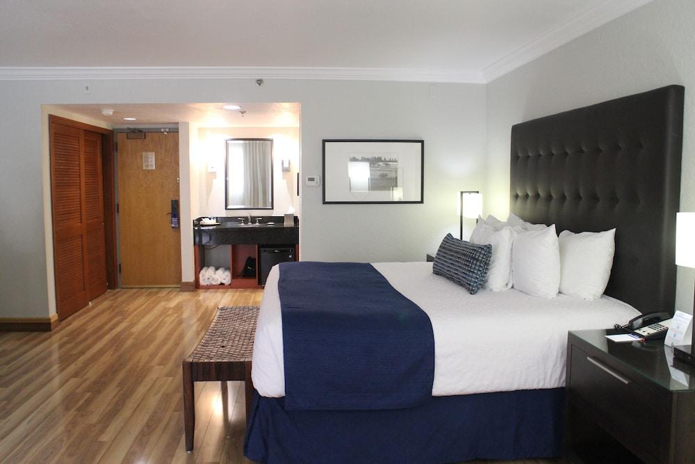 Miami Lakes Hotel photo 29