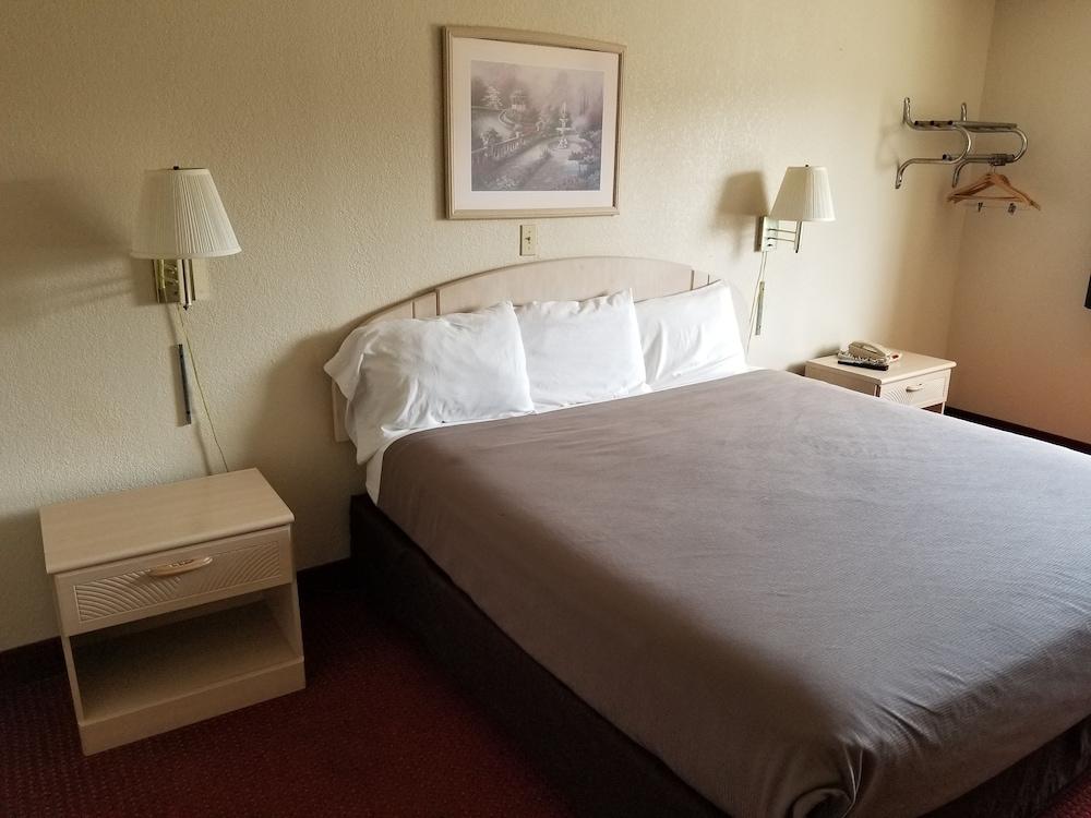 Americas Stay Inn photo 10