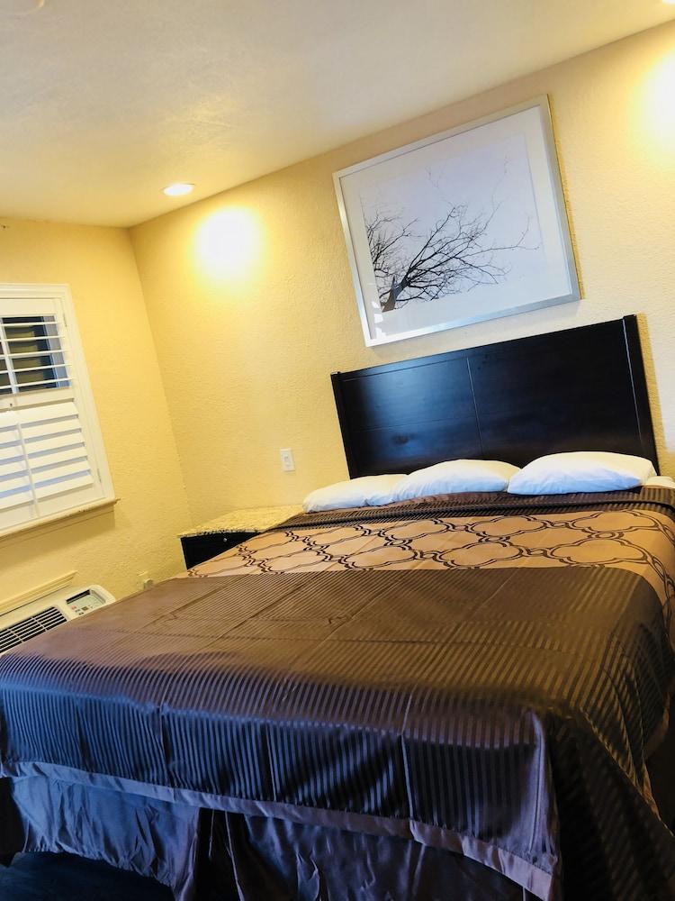 Bayshore Inn photo 14