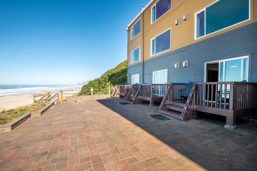 Sailor Jack's Oceanfront Inn photo 26