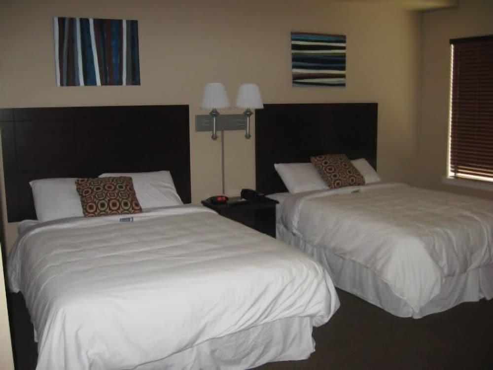 Ambassador Inn & Suites photo 3
